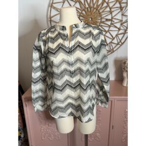 Womens J Crew size small
Petite off white‎ and black blouse
